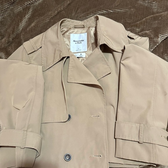 Abercrombie & Fitch Jackets & Blazers - Abercrombie & Fitch Beige Women's Trench Coat
